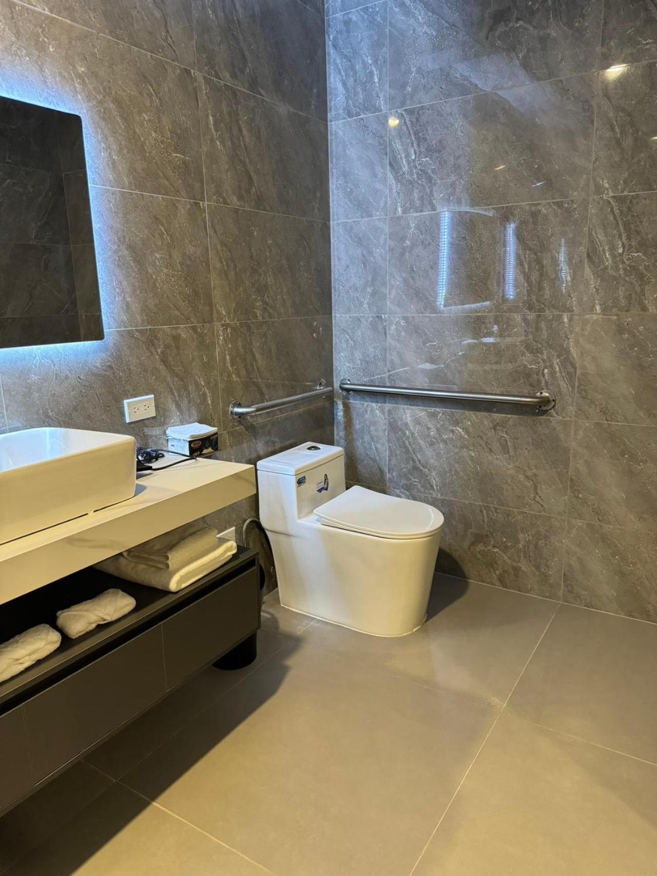 Water Bay Hotel Saipan Garapan Zewnętrze zdjęcie